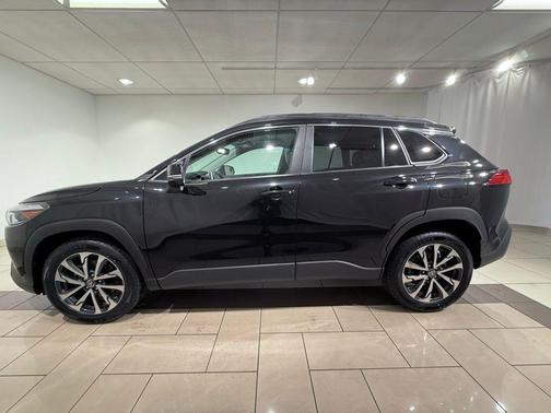 2025 Toyota Corolla Cross XLE