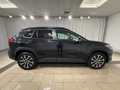 2025 Toyota Corolla Cross XLE