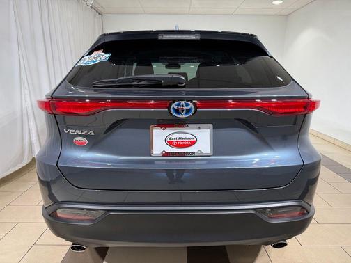Coastal Gray Metallic 2023 Toyota Venza LE