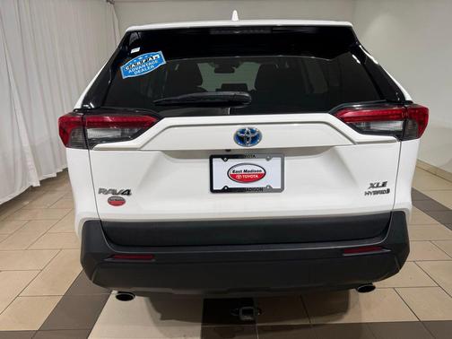 2020 Toyota RAV4 Hybrid XLE