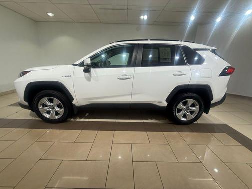 2020 Toyota RAV4 Hybrid XLE