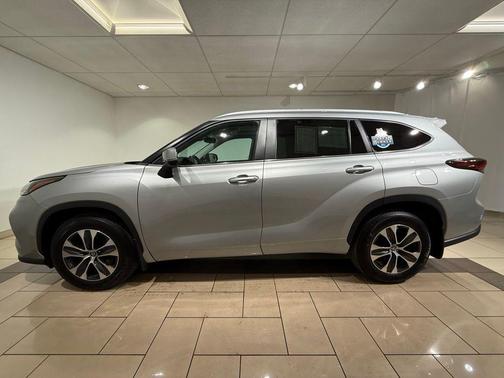 2024 Toyota Highlander XLE