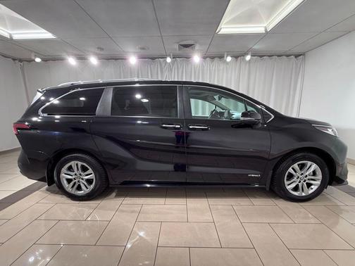 2021 Toyota Sienna Limited 7-Passenger