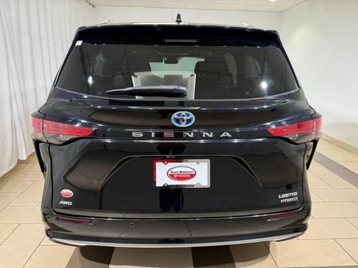 2021 Toyota Sienna Limited 7-Passenger