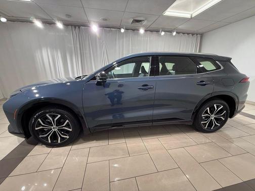 2025 Toyota Crown Signia XLE