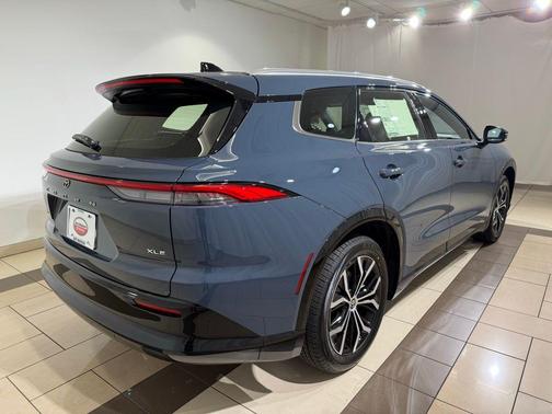 2025 Toyota Crown Signia XLE