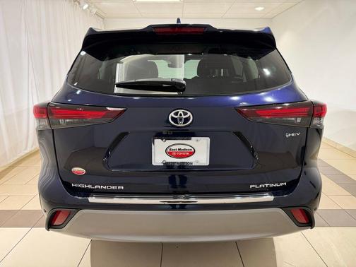 2025 Toyota Highlander Hybrid Platinum