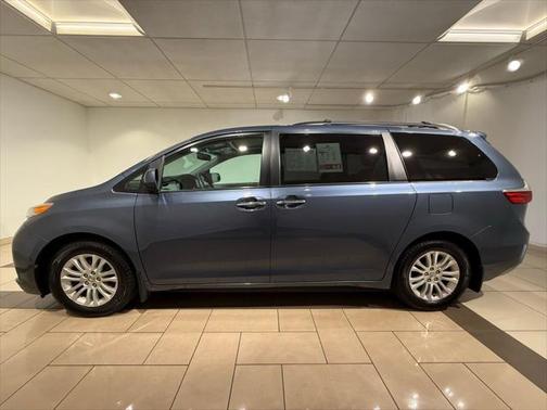 2016 Toyota Sienna XLE