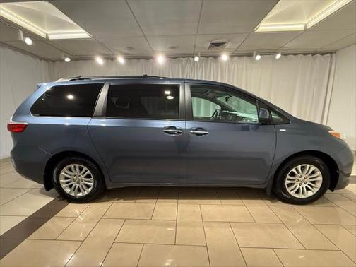 2016 Toyota Sienna XLE