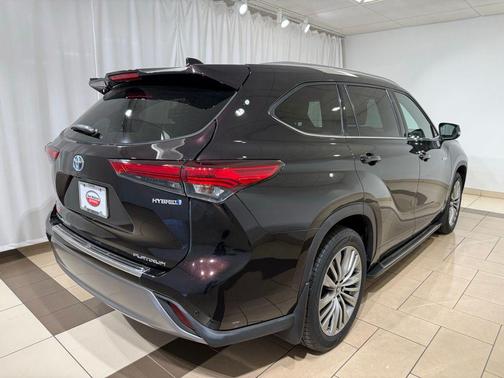 2020 Toyota Highlander Hybrid Platinum
