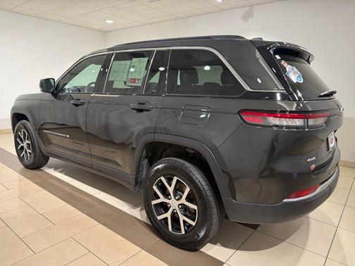 Rocky Mountain Pearlcoat 2024 Jeep Grand Cherokee Limited