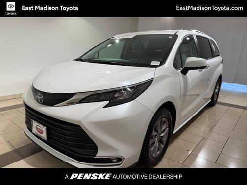 2024 Toyota Sienna XLE 8 Passenger