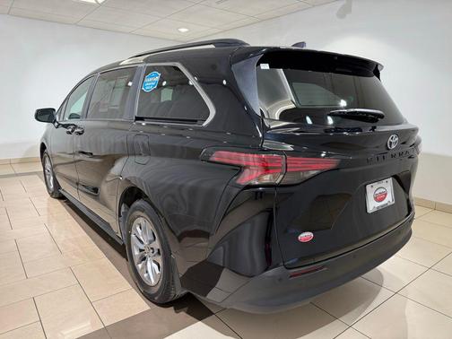 2022 Toyota Sienna XLE
