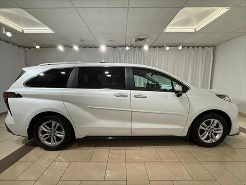 2023 Toyota Sienna Limited 7-Passenger