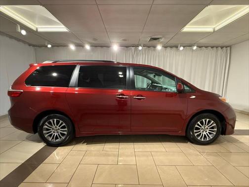 2019 Toyota Sienna XLE