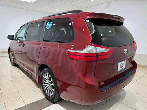 2019 Toyota Sienna XLE