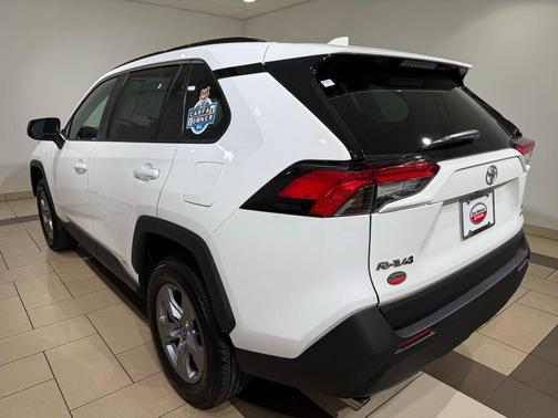 2025 Toyota RAV4 Hybrid SE