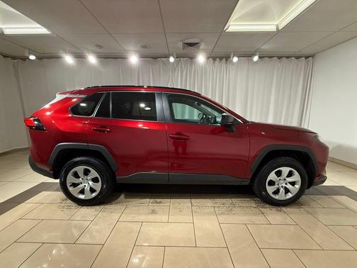 2020 Toyota RAV4 LE