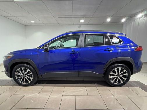 2025 Toyota Corolla Cross XLE