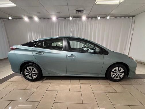 2016 Toyota Prius Four
