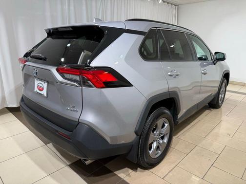2022 Toyota RAV4 Hybrid LE