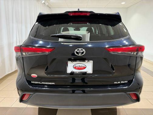 Midnight Black Metallic 2023 Toyota Highlander XLE