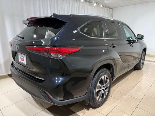 Midnight Black Metallic 2023 Toyota Highlander XLE