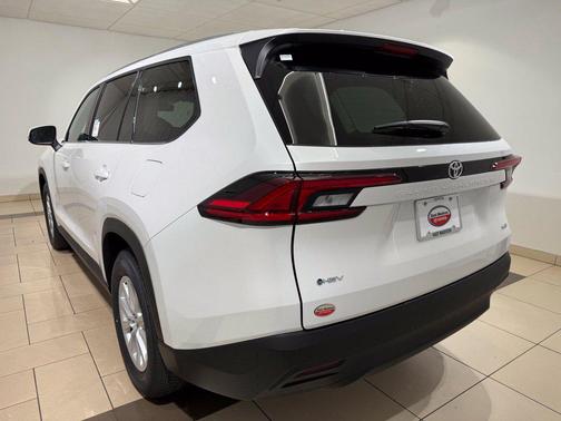Wind Chill Pearl 2026 Toyota Grand Highlander Hybrid XLE