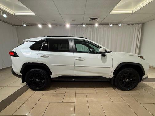 2023 Toyota RAV4 Hybrid SE