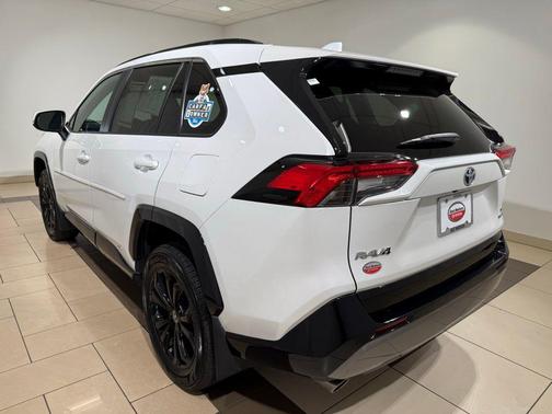 2023 Toyota RAV4 Hybrid SE