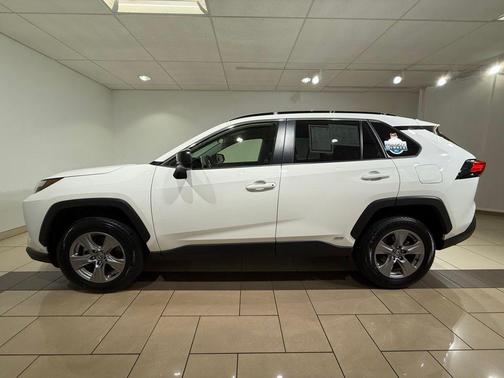 2025 Toyota RAV4 Hybrid SE