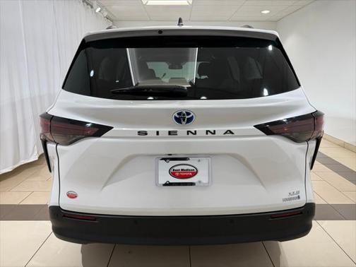 2023 Toyota Sienna XLE 8 Passenger