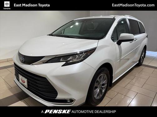 2023 Toyota Sienna XLE 8 Passenger