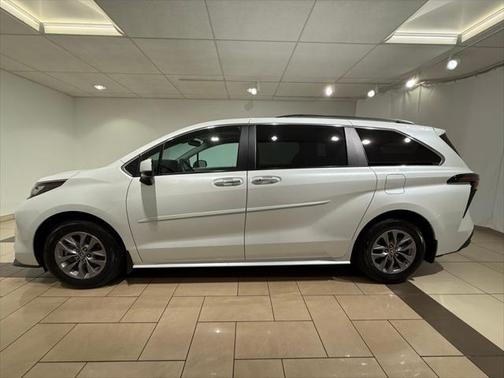 2023 Toyota Sienna XLE 8 Passenger