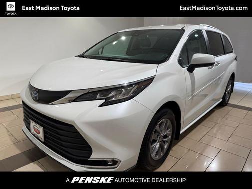 2023 Toyota Sienna XLE 8 Passenger