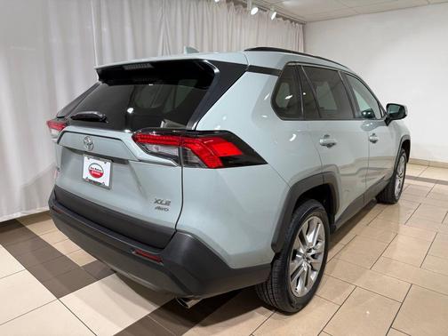 2022 Toyota RAV4 XLE Premium
