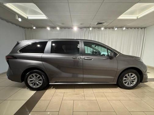 2024 Toyota Sienna XLE 7 Passenger