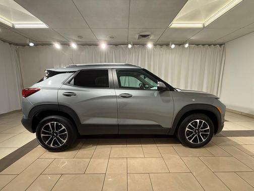 Sterling Gray Metallic 2026 Chevrolet Trailblazer LT
