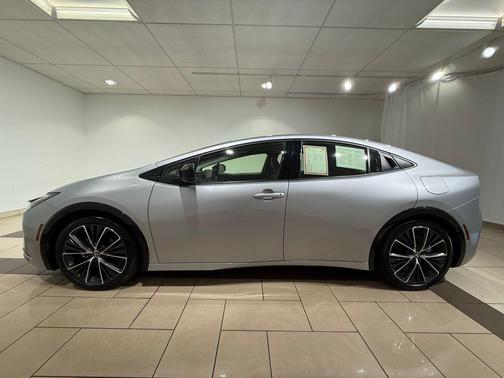 2025 Toyota Prius XLE