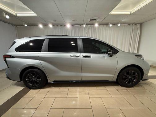 2025 Toyota Sienna XSE 7 Passenger