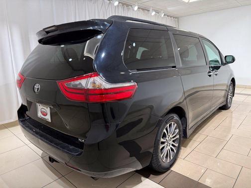 Midnight Black Metallic 2020 Toyota Sienna XLE