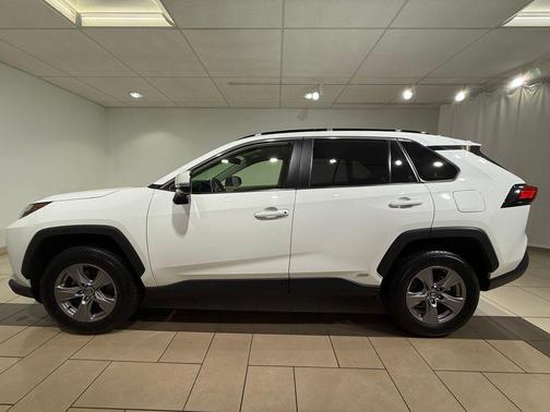 Ice Cap 2024 Toyota RAV4 Hybrid LE