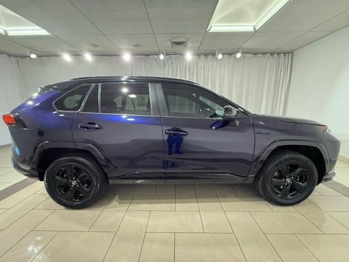 2020 Toyota RAV4 Hybrid SE