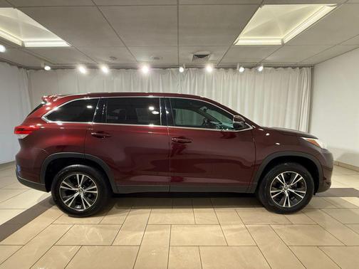 2019 Toyota Highlander LE I4