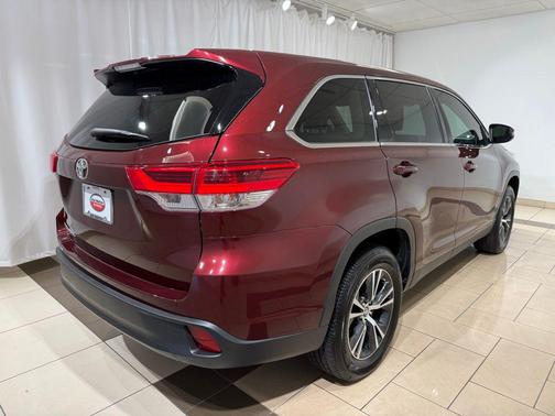 2019 Toyota Highlander LE I4