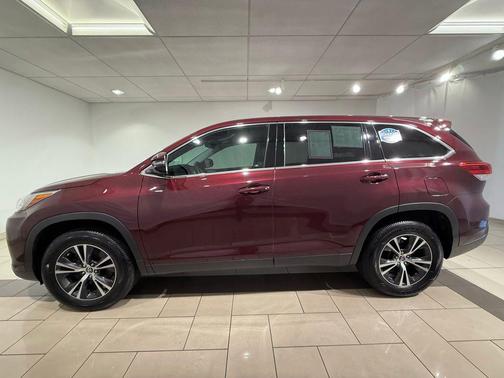 2019 Toyota Highlander LE I4