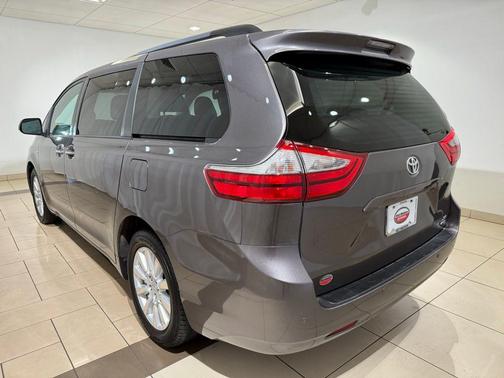 2017 Toyota Sienna XLE Premium