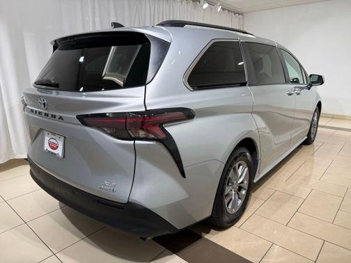 2023 Toyota Sienna XLE
