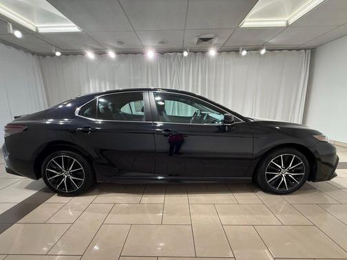 Midnight Black Metallic 2024 Toyota Camry SE