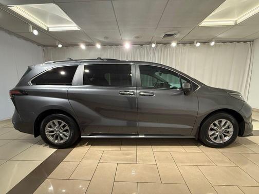 Magnetic Gray Metallic 2025 Toyota Sienna XLE